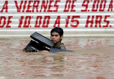 Мексиканський курорт затопило: хаосом скористалися мародери