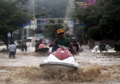 Кількість жертв двох ураганів у Мексиці зросла до 130 осіб