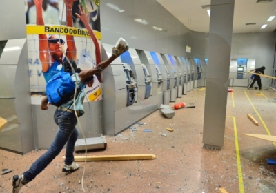 В Бразилії анархісти розгромили автовокзал