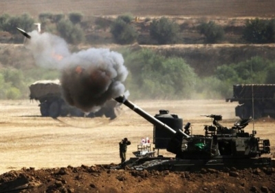Ізраїль, кордон із сектором Гази, 30 липня 2014 року. Ізраїльська артилерія обстрілює палестинські території. Після влучання ракети у школу у Газі ізраїльська влада погодилася на чотиригодинне припинення вогню. Фото: АFР