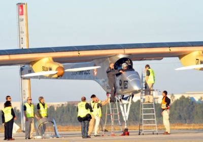 Пілот подолав пустелю на літаку з сонячними батареями