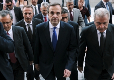 Новий уряд Греції обіцяє урізати собі зарплати і протриматись чотири роки