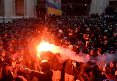 Митингующих на Банковой призывают возвращаться на Майдан Независимости и не поддаваться на провокации