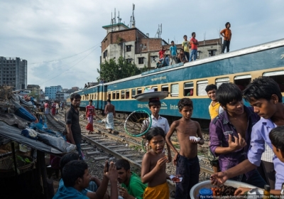 Дакка. Життя на залізничних рейках (фото)
