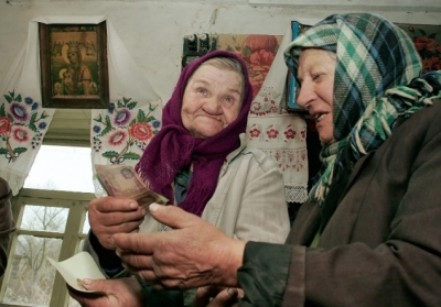 Майже половина українських пенсіонерів отримала підвищення пенсій менш ніж 200 гривень

