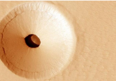 Вчені NASA виявили на Марсі загадковий отвір
