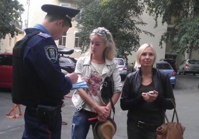 Femen: міліція готує провокацію - в офісі руху шукають зброю і вибухівку