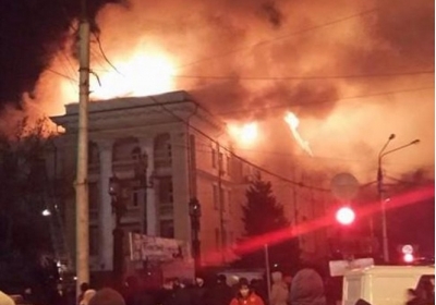 В столиці Дагестану горить будівля управління ФСБ Росії, - фото, відео