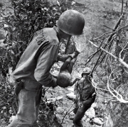 Американські солдати літо 1944 року. Фото: W. Eugene Smith—Time & Life Pictures