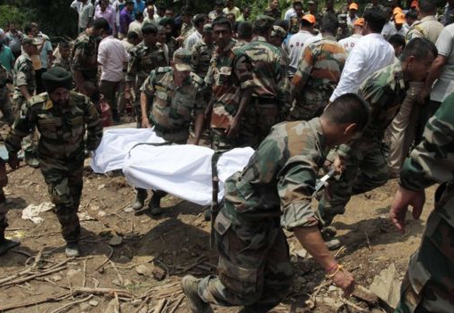 Щонайменше 46 людей загинули внаслідок зсуву ґрунту в Індії