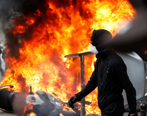 Першотравневі заворушення у Франції: 200 затриманих, поліція застосувала газ і водомети