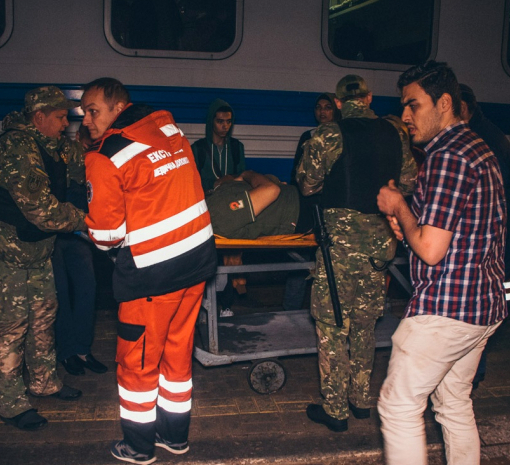 В Киеве египтянину при попытке сесть в поезд отрезало ногу - ВИДЕО 18+
