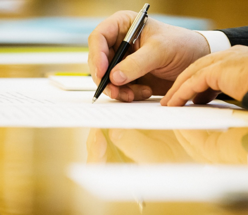 Порошенко подписал Закон по устранению барьеров для привлечения иностранных инвестиций
