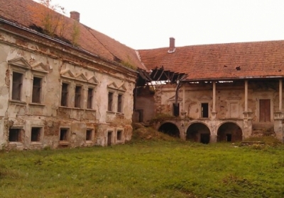 Руїни Поморянського замку: відновити не можна зруйнувати (фото)