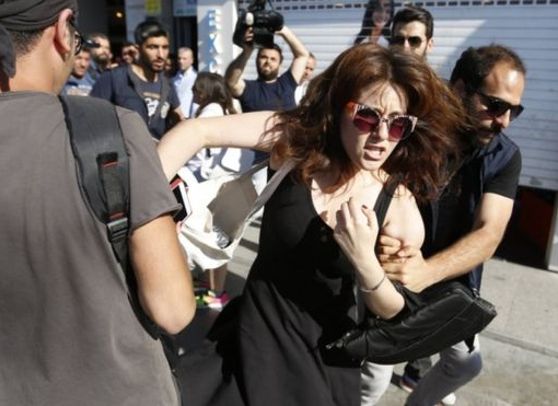 У Стамбулі поліція розігнала учасників ЛГБТ-акції гумовими кулями і газом, – ФОТО
