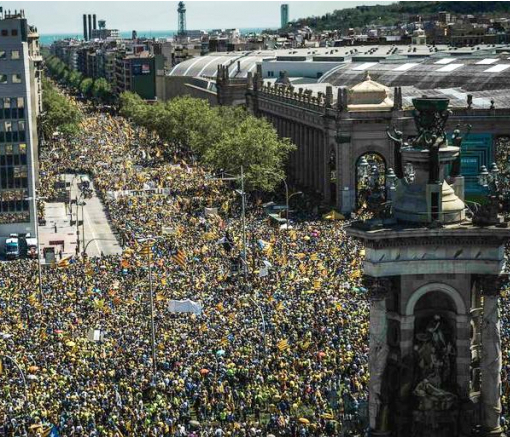 Сотні тисяч каталонців вийшли на вулиці з вимогою звільнити арештованих політиків