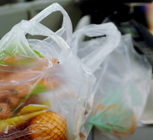 В Україні можуть заборонити використання пластикових пакетів 