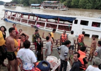 В Таїланді пасажирське судно врізалося в бетонний міст: 13 осіб загинуло
