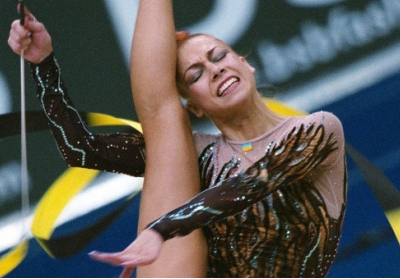 Українська гімнастка продала золоту медаль за 100 тис грн: гроші підуть на потреби армії, - відео