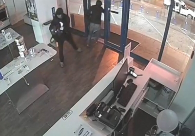 У Києві за 40 секунд на 145 тисяч пограбували магазин Samsung (відео)