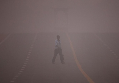 У Нью-Делі через забруднення повітря закривають школи та просять людей не виходити з будинків
