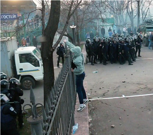 Столкновения в Киеве: пострадали девять полицейских