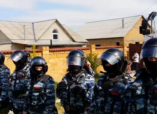 У Криму російські спецслужби обшукали та побили кримського татарина