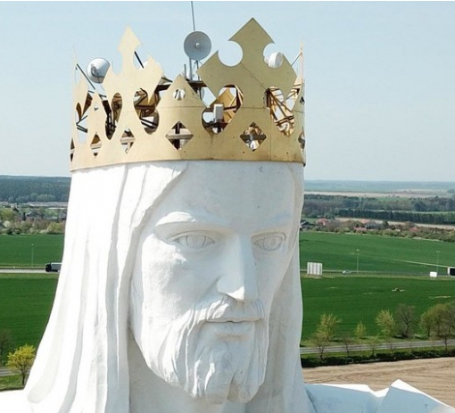 З найбільшої у світі статуї Христа в Польщі приберуть інтернет-антени