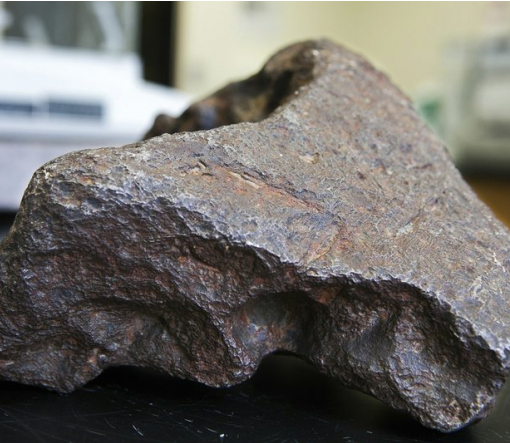 Американець кілька десятиліть підпирав вдома двері метеоритом за $100 тисяч