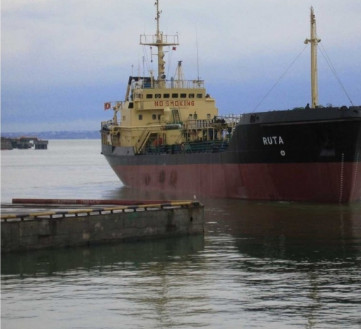 Затриманий в Лівії танкер 