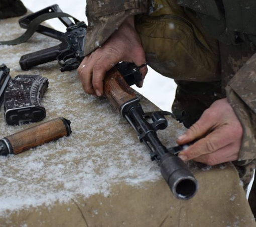 Біля Слов'янська двох українських військових затримали після стрілянини