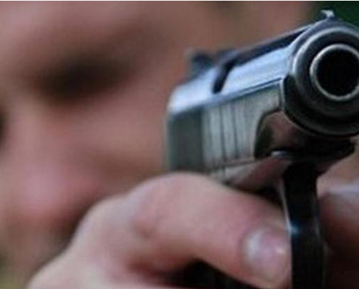 На Харьковщине мужчина обстрелял полицейский автомобиль и покончил с собой