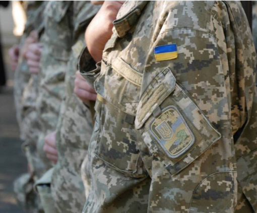 На Київщині військовий знущався над пенсіонеркою і знімав це на відео