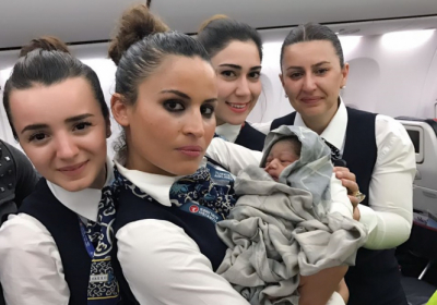 Екіпаж Turkish Airlines прийняв пологи під час польоту 