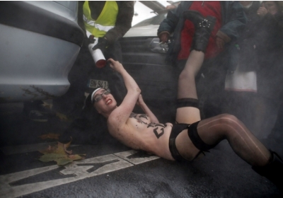 У Франції активісток FEMEN побили католики
