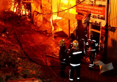 В Одесі пожежа на причалі знищила 15 будинків