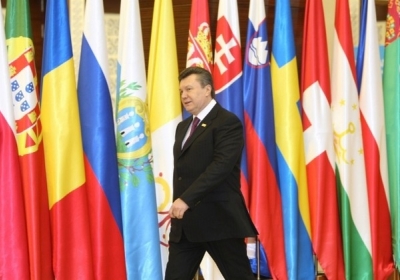 Янукович між двома союзами