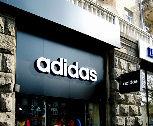 Adidas відновив роботу чотирьох магазинів в Україні