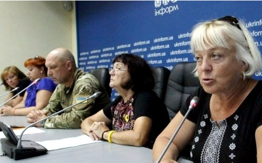 Семьи погибших на Донбассе просят Порошенко сделать 29 августа Днем памяти