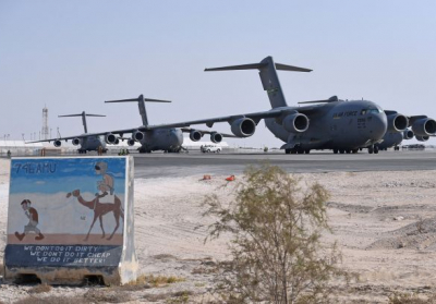 США рекомендували частині військових терміново покинути базу у Катарі – Reuters