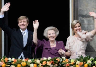 Король Нідерландів Віллем-Александер, мати принцеса Нідерландів Беатрікс та дружина короля Максима. Фото: AFP