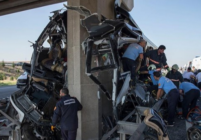 У Туреччині автобус врізався в опору моста: загинули щонайменше п'ятеро осіб