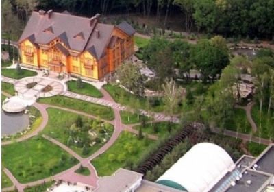 Усередині справжнього будинку Януковича. Секретні фото легендарної 