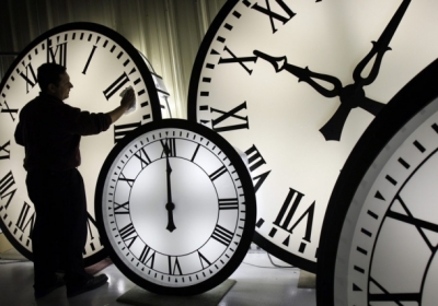 Єврокомісія представила план відмови від сезонного переведення годинників