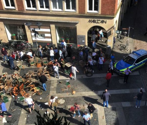 Наезд авто на пешеходов в Германии: погибли трое, не менее 20 ранены, - ФОТО