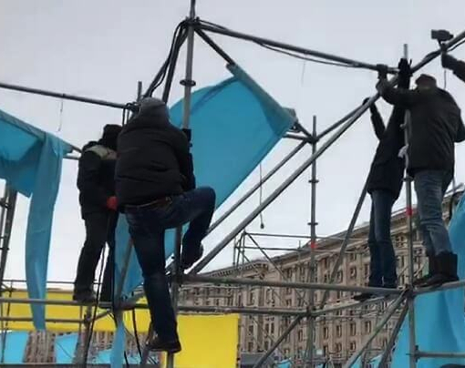 Поліція затримала двох учасників акції в Києві за демонтаж конструкцій на Майдані