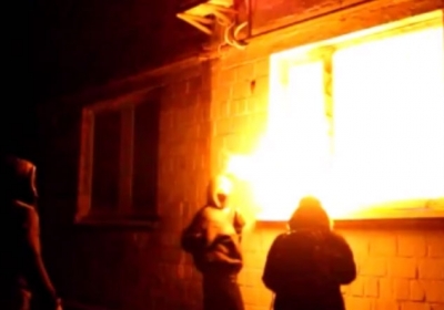У Києві невідомі підпалили офіс КПУ, - відео