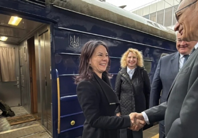 Бербок приїхала до України і оголосила про допомогу