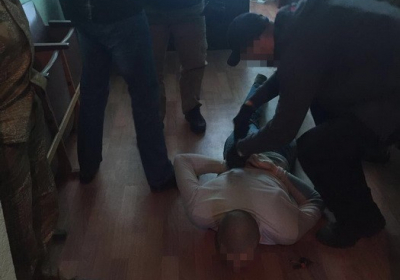 На Київщині правоохоронці викрили двох поліцейських на хабарництві