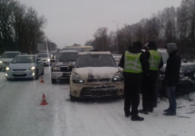 ДТП на Житомирщине: на трассе столкнулись 14 автомобилей